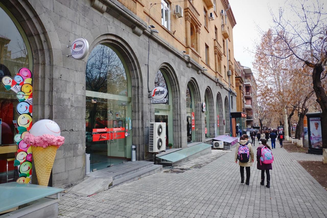 Abovyan 36 Apt & Tour Yerevan Exterior photo