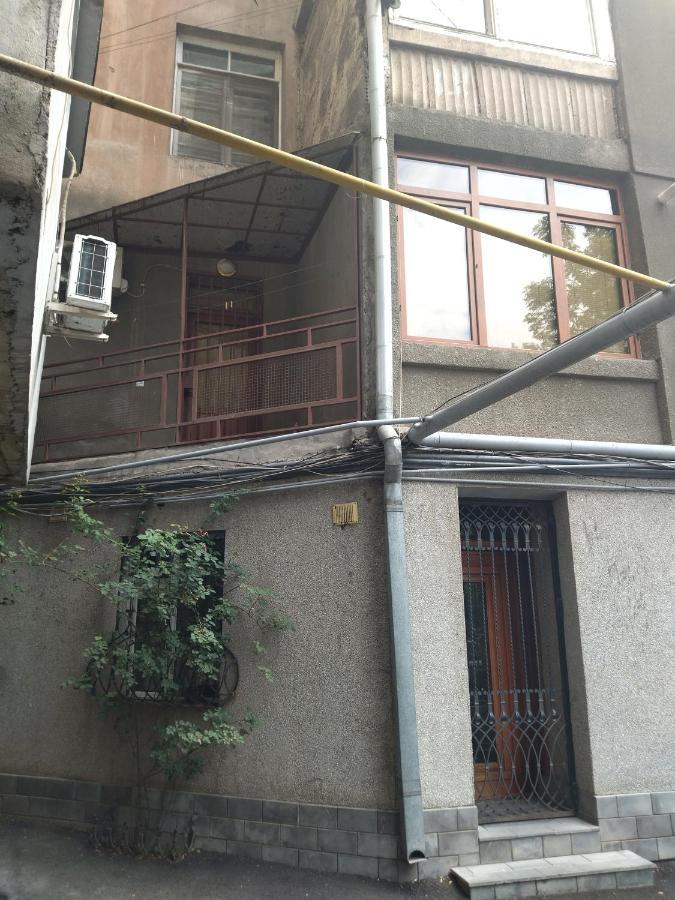 Abovyan 36 Apt & Tour Yerevan Exterior photo